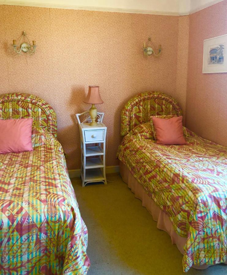 Lauras Townhouse Apartments Dressmakers Salon บาธ ภายนอก รูปภาพ