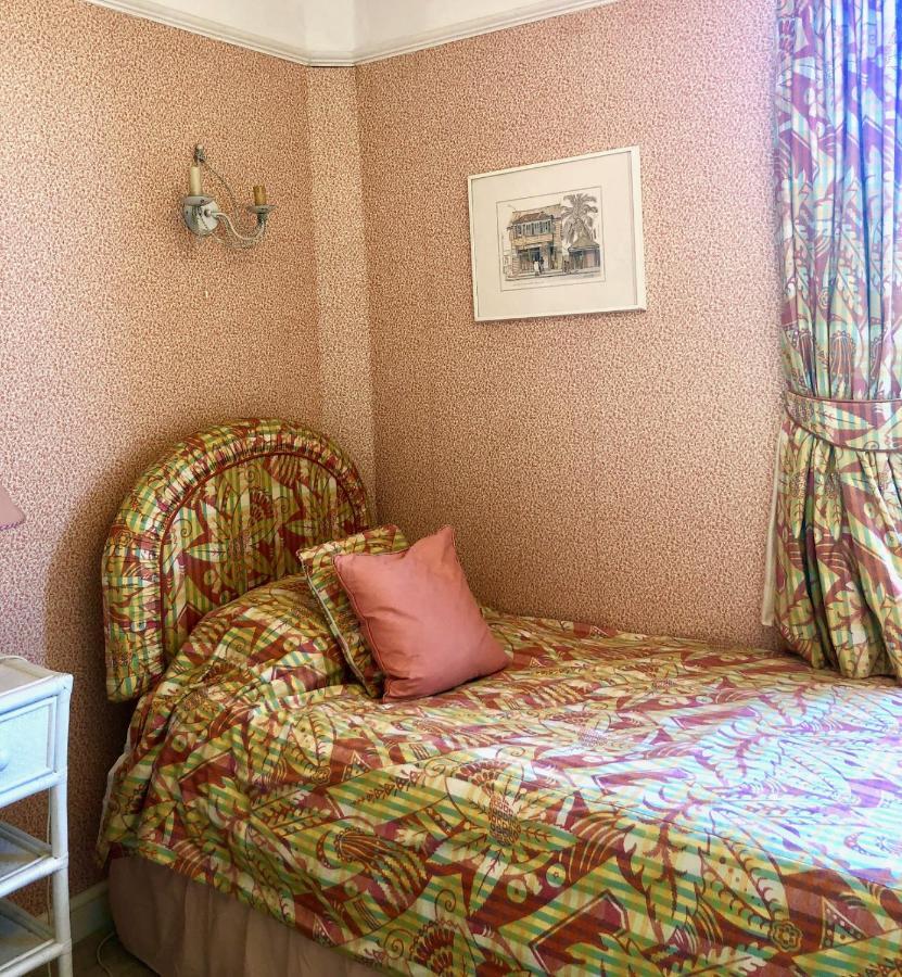 Lauras Townhouse Apartments Dressmakers Salon บาธ ภายนอก รูปภาพ